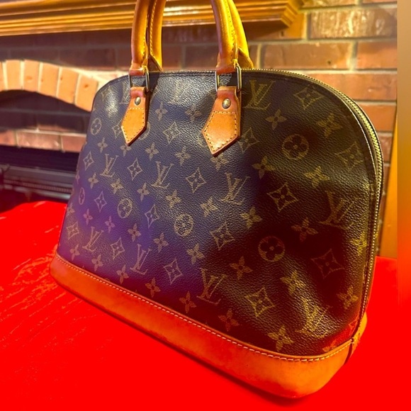 WOW POSHMARK - Authentic Vintage Louis Vuitton Monogram Alma Handbag - Picture 11 of 15